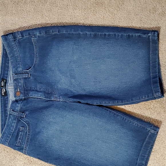 Riders Mid Rise Bermuda Shorts Size 8M Blue Denim - Picture 2 of 8